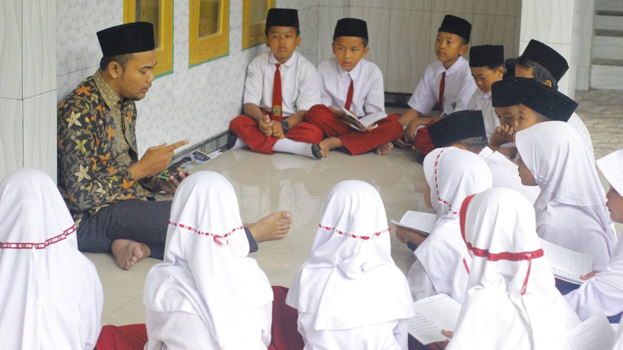 Sinergi Menginspirasi: Ketua BP3MNU MI Islamiyah Bangsa Turun Tangan Kuatkan Program Ngaji Pagi Yanbu’a