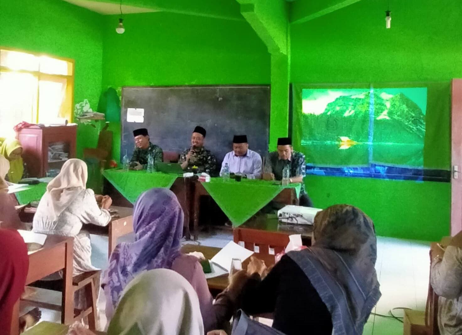 Teguhkan Sinergi Tiga Pilar: MI Islamiyah Bangsa Gelar Rapat Wali Murid Kelas I dengan Tausiyah Inspiratif