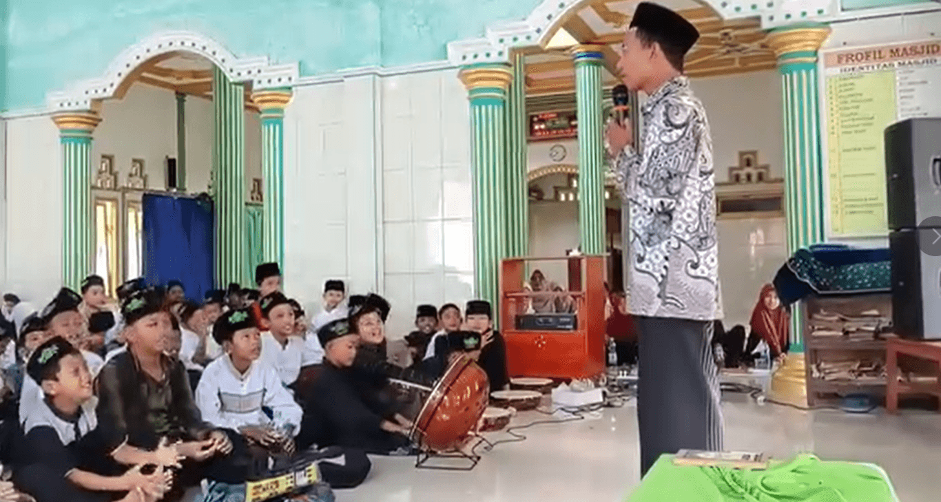 Penuh Khidmat, MI Islamiyah Bangsa Peringati Maulid Nabi dengan Tausiyah Ustadz Parmono