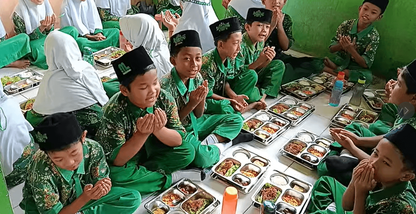 Sehat dan Semangat: Program Paket Makanan Bergizi (MBG) Sambut Riang Siswa MI Islamiyah Bangsa