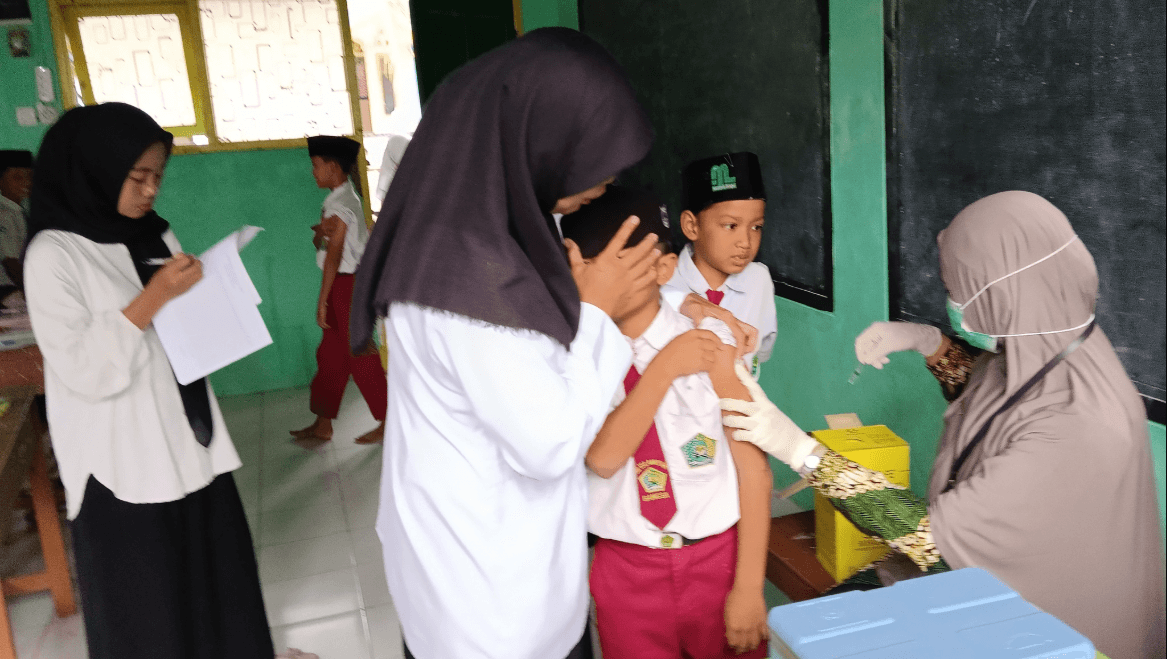 Imunisasi BIAS MI Islamiyah Bangsa: Komitmen Lindungi Siswa dari Penyakit Menular Lewat Vaksinasi
