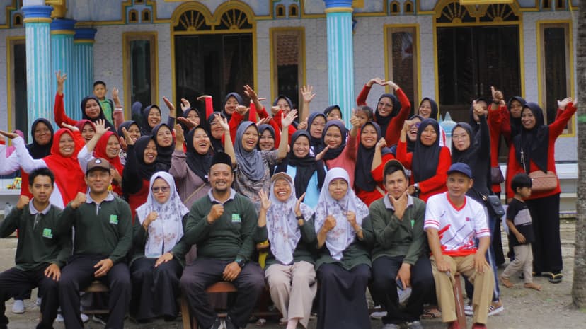 "Kompak! Wali Murid MI Islamiyah Bangsa Rayakan Kemerdekaan RI Ke-80!"