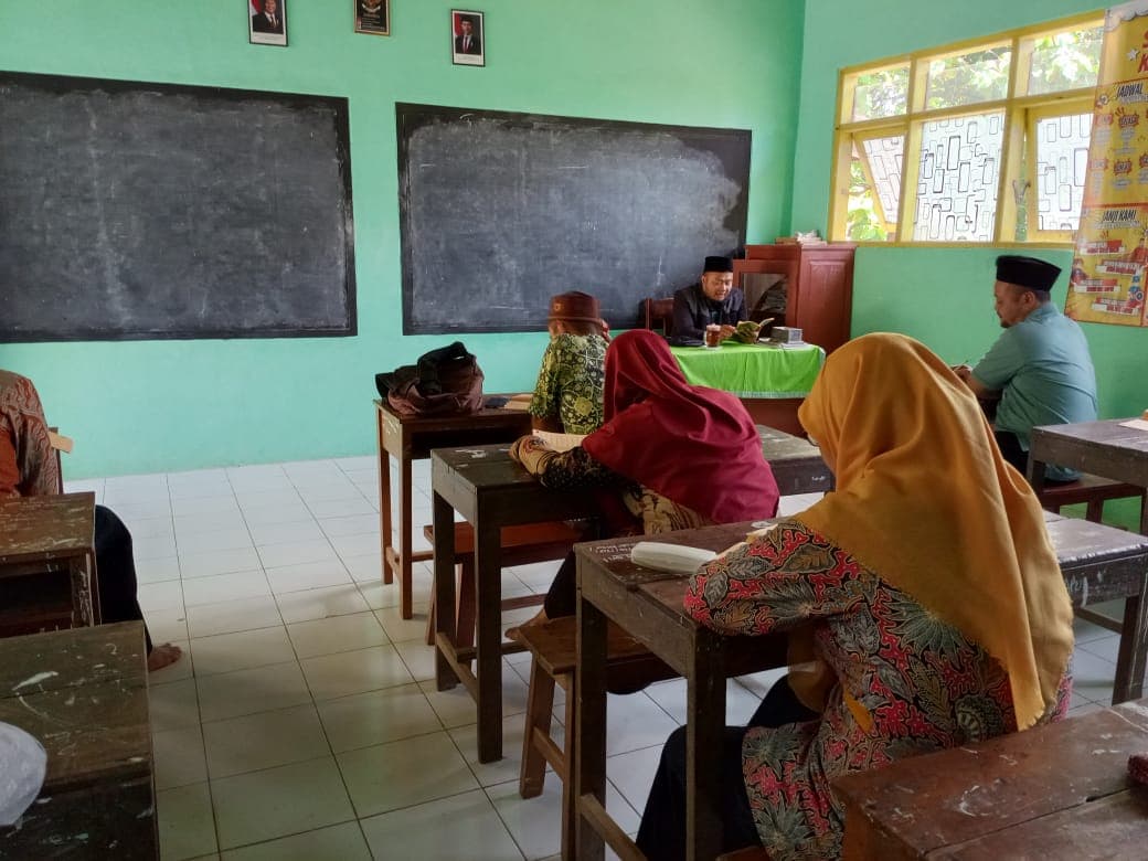 Gambar Membedah Fenomena Luar Biasa: Guru MI Islamiyah Bangsa Kaji Perbedaan Mukjizat, Sihir, dan Karomah dalam Kitab Jawahirul Kalamiyah