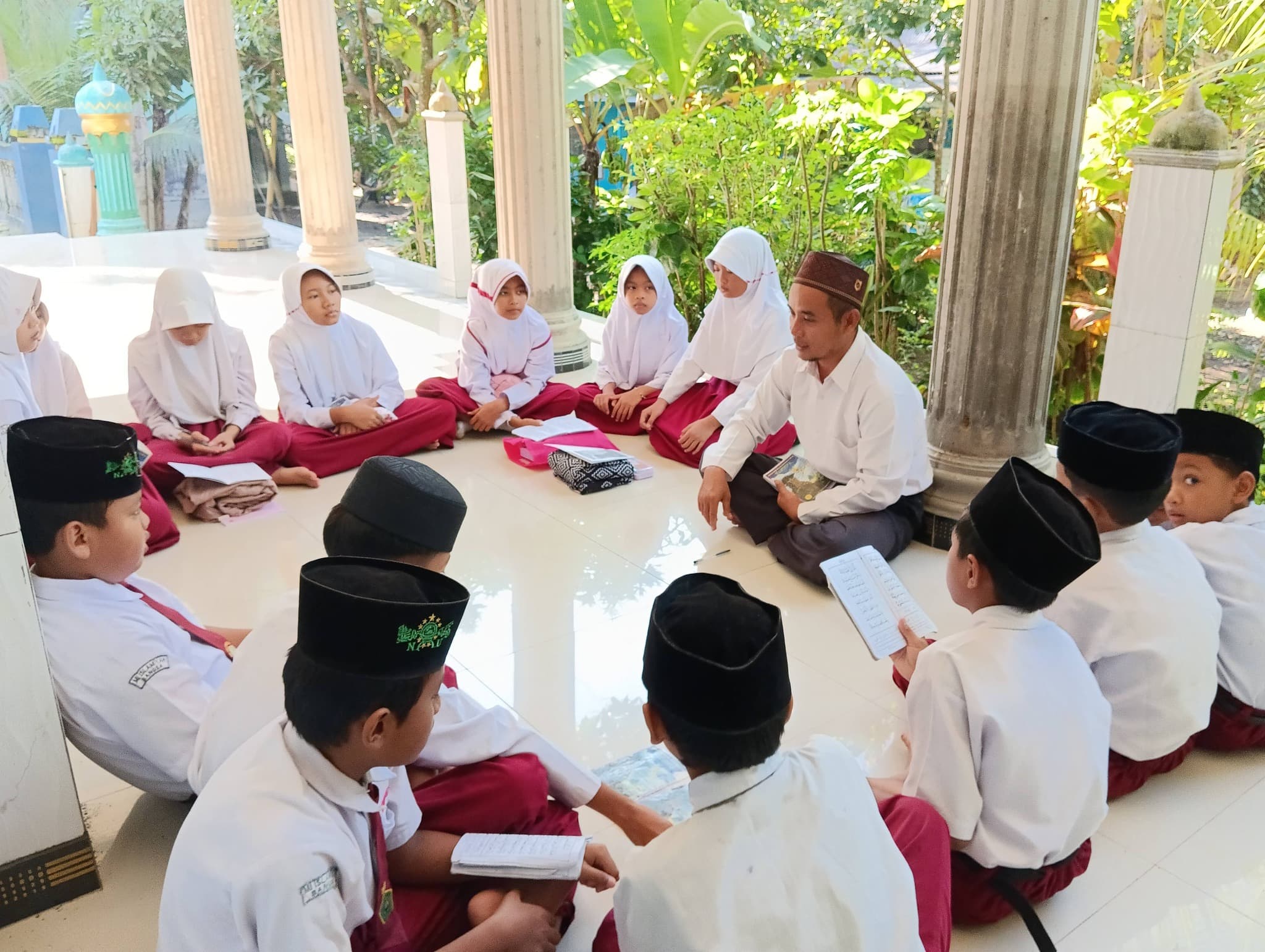 Membangun Fondasi Akhlak: Konsistensi Pembiasaan Ngaji Yanbu'a dan Asmaul Husna di MI Islamiyah Bangsa