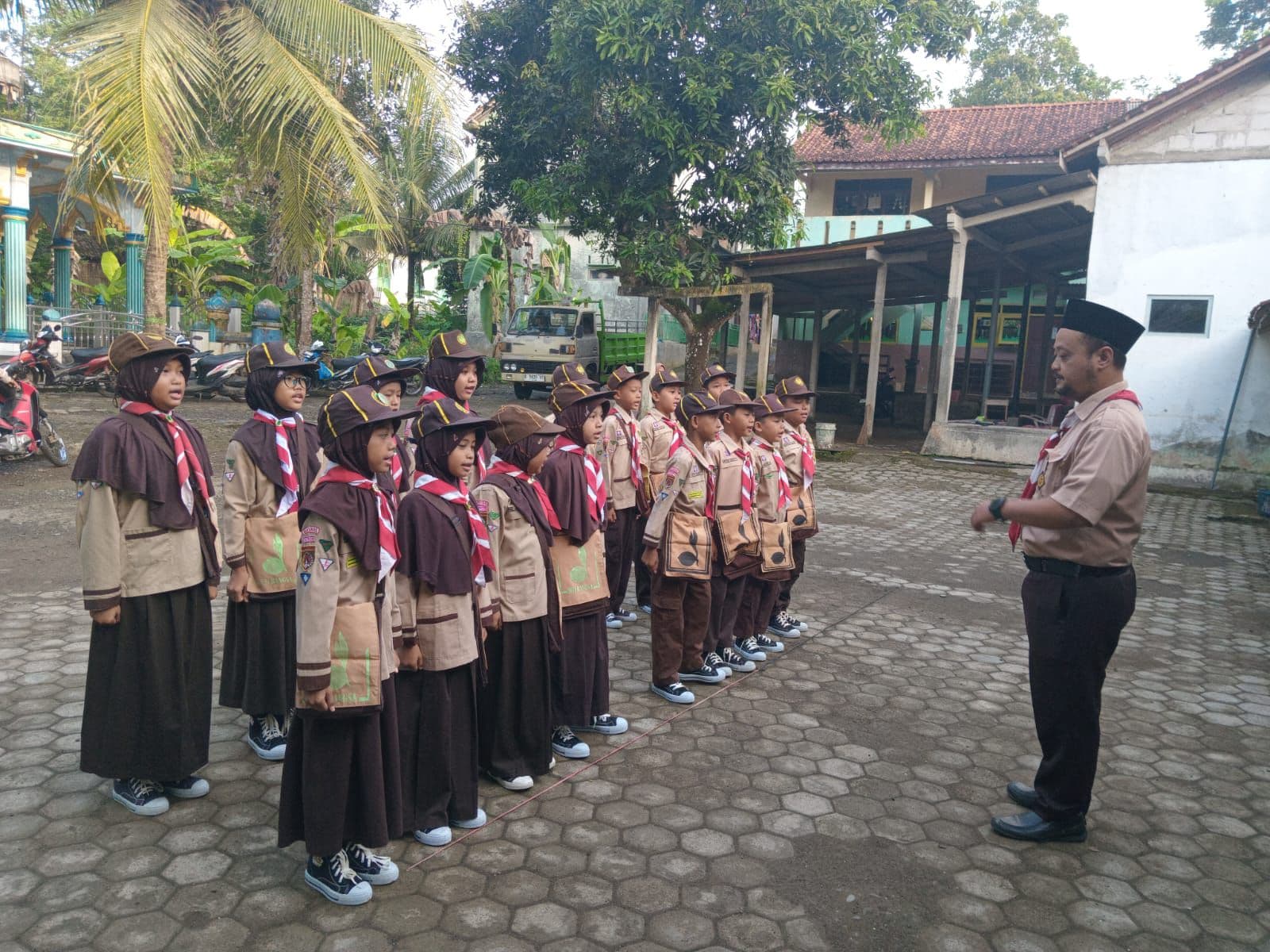 Bismillah Menuju Juara: Barung Merah dan Hijau MI Islamiyah Bangsa Berlaga di Pesta Siaga Ranting Kebasen