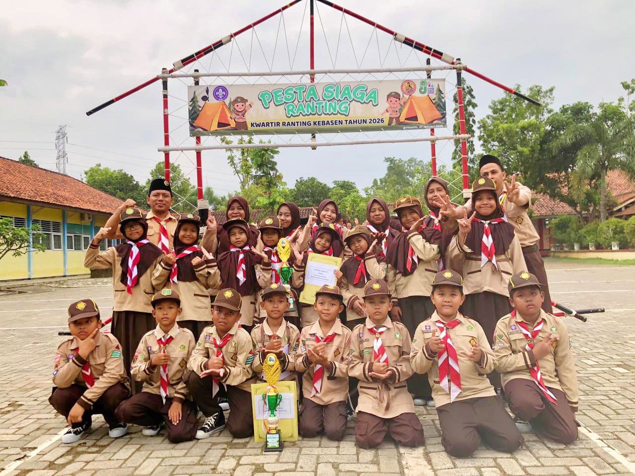 Barung Hijau MI Islamiyah Bangsa Raih Juara 2: Tim Siaga Putra dan Putri Borong Piala di Pesta Siaga Kwarran Kebasen 2026